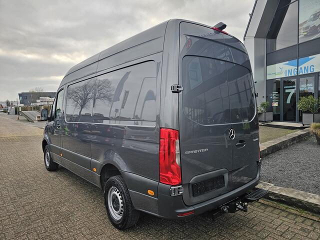 Mercedes-Benz SPRINTER 317 CDI L2-H2 * 3,5t trekgewicht * Camera * Trekhaak * Opstap * MBUX *