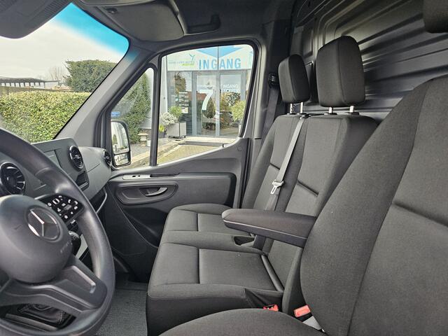 Mercedes-Benz SPRINTER 317 CDI L2-H2 * 3,5t trekgewicht * Camera * Trekhaak * Opstap * MBUX *