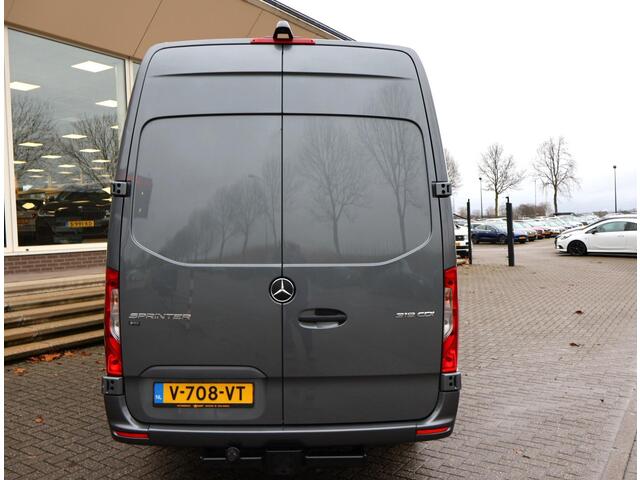 Mercedes-Benz SPRINTER 319 3.0 CDI V6 AUT. L3H2 - 3500 KG TREKHAAK | MBUX BREEDBEELD | 18 INCH LMV | CAMERA