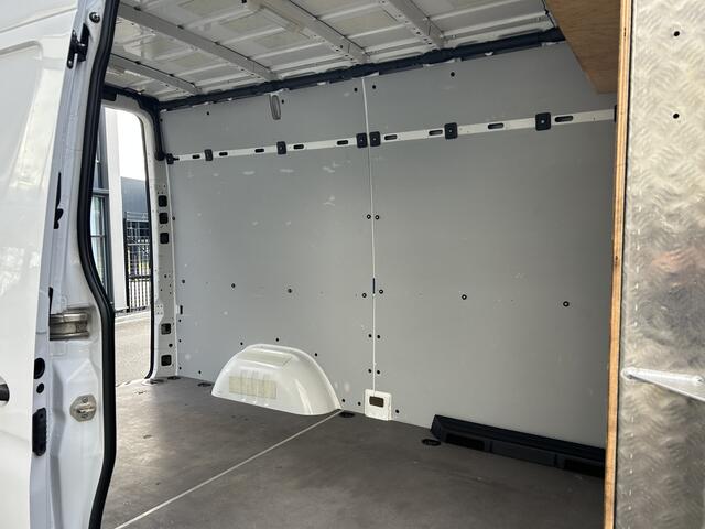 Mercedes-Benz SPRINTER 317 CDI L2 H2 2800KG Trekhaak / MBUX / Camera / Navigatie / Stand kachel / Airco / 270 Graden achterdeuren