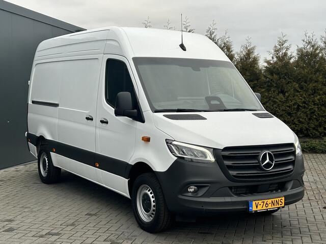 Mercedes-Benz SPRINTER 317 CDI AUTOMAAT FACE-LIFT 3.5T RWD / L2H2 / *** 9061 KM !!*** / LED / STOELVERW / DODEHOEK / MBUX 270 A DEUREN / AIRCO / CRUISE / NAVI / CAMERA / 3-ZITS