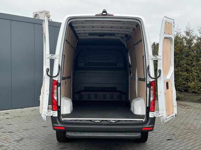 Mercedes-Benz SPRINTER 317 CDI AUTOMAAT FACE-LIFT 3.5T RWD / L2H2 / *** 9061 KM !!*** / LED / STOELVERW / DODEHOEK / MBUX 270 A DEUREN / AIRCO / CRUISE / NAVI / CAMERA / 3-ZITS