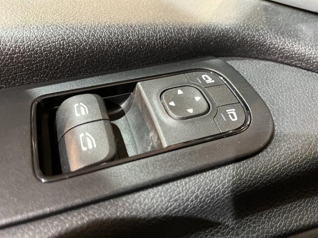 Mercedes-Benz SPRINTER 317 CDI L3 RWD Automaat Open Laadbak / Euro 6 / Trekhaak 3500 KG / Airco / Cruise Control / CarPlay / Navigatie / 3-ZIts / 27.000 KM !!