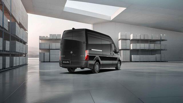 Mercedes-Benz SPRINTER 317 CDI | L2 H2 | PRO | AUTOMAAT | ACHTERUITRIJCAMERA | NAVIGATIE | CRUISE CONTROL | BETIMMERDE LAADRUIMTE | DIEP ZWART | 3-ZITS | LICHT -/ REGEN SENSOR