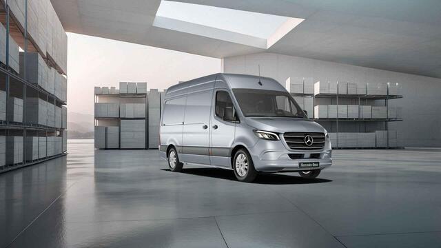 Mercedes-Benz SPRINTER 317 CDI | SELECT | L2 H2 | AUTOMAAT | ADAPTIEVE CRUISE | STOELVERWARMING | LED | NAVIGATIE | CAMERA | TREKHAAK | BETIMMERDE LAADRUIMTE | 3-ZITS