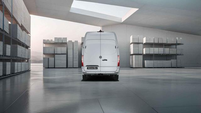 Mercedes-Benz SPRINTER 317 CDI | SELECT | L2 H2 | AUTOMAAT | ADAPTIEVE CRUISE | STOELVERWARMING | LED | NAVIGATIE | CAMERA | TREKHAAK | BETIMMERDE LAADRUIMTE | 3-ZITS