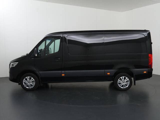 Mercedes-Benz SPRINTER 319 CDI | 190 PK | L2 H1 | AUTOMAAT | 3500 KG TREKHAAK | LED | LEDER ZWART | ADAPTIEVE CRUISE | NAVIGATIE | CAMERA | AIRCO | BETIMMERDE LAADRUIMTE | PARKEERSENSOREN | DODEHOEKDETECTIE | STOELVERWARMING