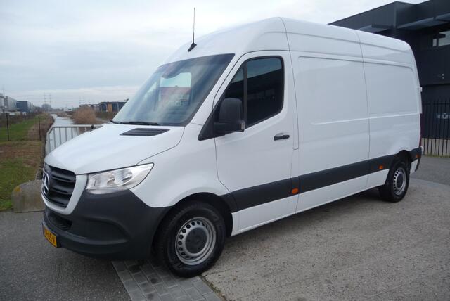 Mercedes-Benz SPRINTER 215 1.9 CDI L2H2 FWD trekhaak camera, bank