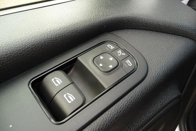 Mercedes-Benz SPRINTER 215 1.9 CDI L2H2 FWD trekhaak camera, bank