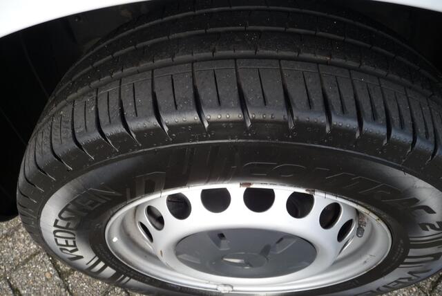 Mercedes-Benz SPRINTER 215 1.9 CDI L2H2 FWD trekhaak camera, bank