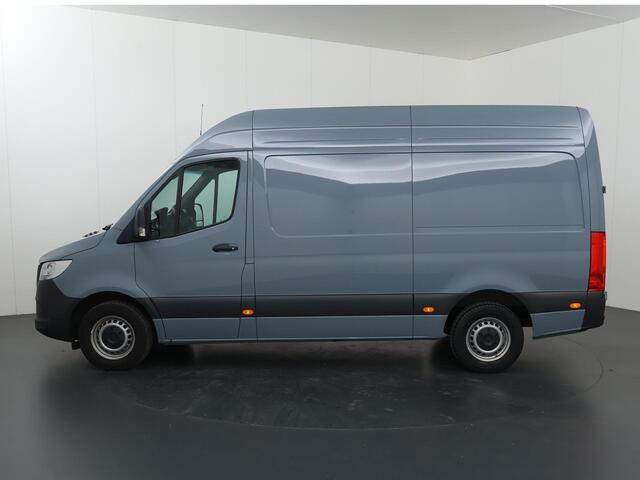 Mercedes-Benz SPRINTER 317 CDI | Aut. | L2 H2 | Pro | 3 zits | Stoelverwarming | Achteruitrijcamera | Betimmering | Laadvloer | Apple Carplay / Android Auto | Certified