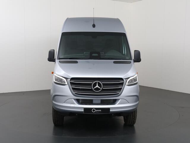 Mercedes-Benz SPRINTER 319 CDI L2 H2 Select 4x4 | 3 zits | LED | Stoelverwarming | Dubbele Schuifdeur L + R | Achteruitrijcamera | Automaat | Trekhaak | Vloer en Wand Betimmering | Parkeersensoren | 4WD | 4MATIC |