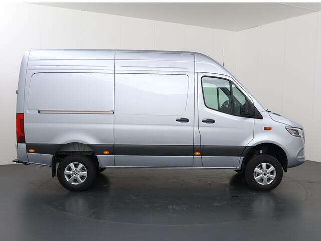 Mercedes-Benz SPRINTER 319 CDI L2 H2 Select 4x4 | 3 zits | LED | Stoelverwarming | Dubbele Schuifdeur L + R | Achteruitrijcamera | Automaat | Trekhaak | Vloer en Wand Betimmering | Parkeersensoren | 4WD | 4MATIC |
