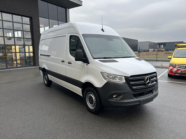 Mercedes-Benz SPRINTER 317 CDI L2 H2 3500KG Trekhaak / Automaat / MBUX / Camera / Parkeersensoren / Navigatie / Airco
