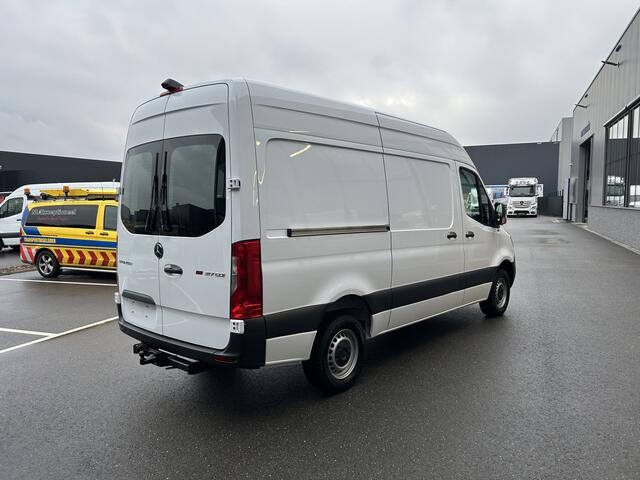 Mercedes-Benz SPRINTER 317 CDI L2 H2 3500KG Trekhaak / Automaat / MBUX / Camera / Parkeersensoren / Navigatie / Airco