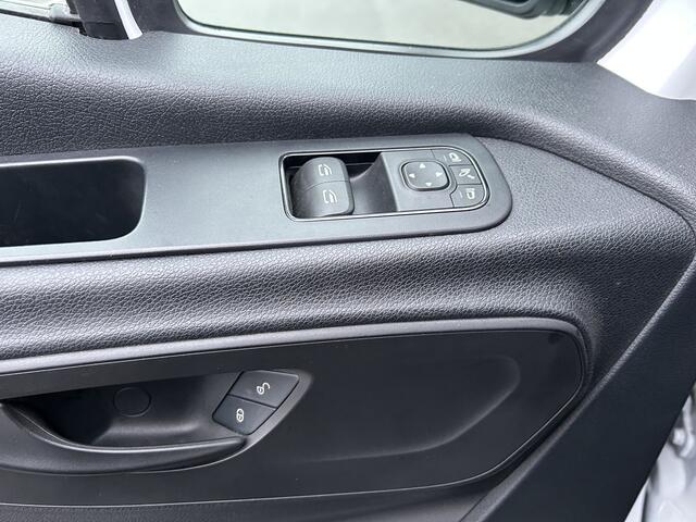 Mercedes-Benz SPRINTER 317 CDI L2 H2 3500KG Trekhaak / Automaat / MBUX / Camera / Parkeersensoren / Navigatie / Airco