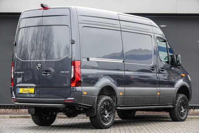 Mercedes-Benz SPRINTER 4x4 319Cdi 190Pk 9G-tronic | L2H2 | 2x Schuifdeur | 4WD | AWD | Bullbar | Treeplanken | 18'' All Terrain | Tenoriet Grijs