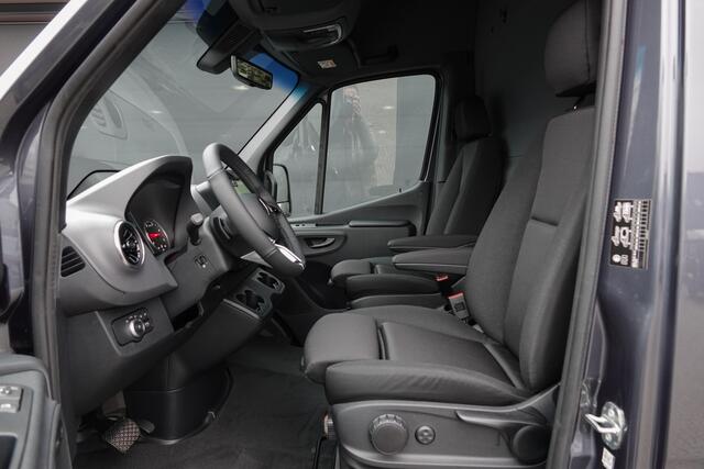 Mercedes-Benz SPRINTER 4x4 319Cdi 190Pk 9G-tronic | L2H2 | 2x Schuifdeur | 4WD | AWD | Bullbar | Treeplanken | 18'' All Terrain | Tenoriet Grijs