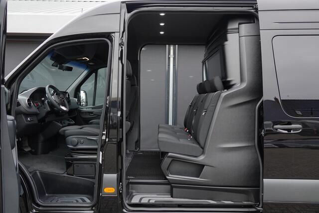 Mercedes-Benz SPRINTER 4x4 319Cdi 190Pk 9G-tronic | L2H2 | Dubbele Cabine | 2x Schuifdeur | 4WD | AWD | Bullbar | Treeplanken | 18'' All Terrain | Obsidian Black