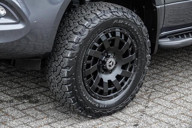 Mercedes-Benz SPRINTER 4x4 319Cdi 190Pk 9G-tronic | L2H2 | Dubbele Cabine | 2x Schuifdeur | 4WD | AWD | Bullbar | Treeplanken | 18'' All Terrain | Tenoriet Grijs