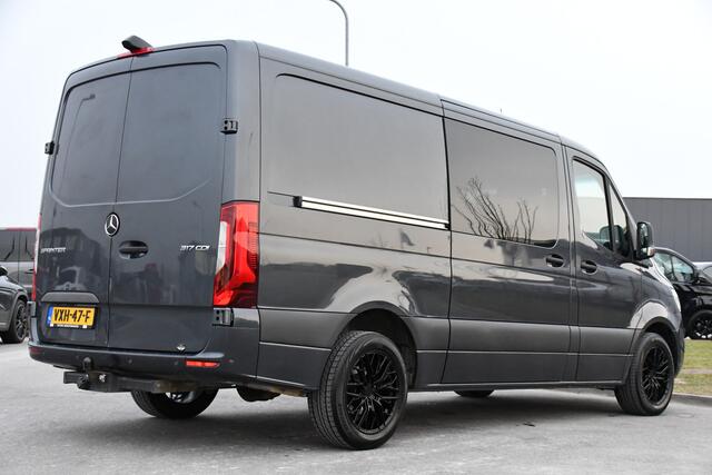 Mercedes-Benz SPRINTER 317 1.9 CDI L2H1 DC RWD PB Edition Cruise, Camera, Carplay, 2 x Schuifdeur, 10,5'' Mbux, 3500kg Trekhaak, Sensoren, LED, Uniek!