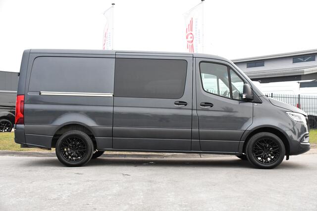Mercedes-Benz SPRINTER 317 1.9 CDI L2H1 DC RWD PB Edition Cruise, Camera, Carplay, 2 x Schuifdeur, 10,5'' Mbux, 3500kg Trekhaak, Sensoren, LED, Uniek!