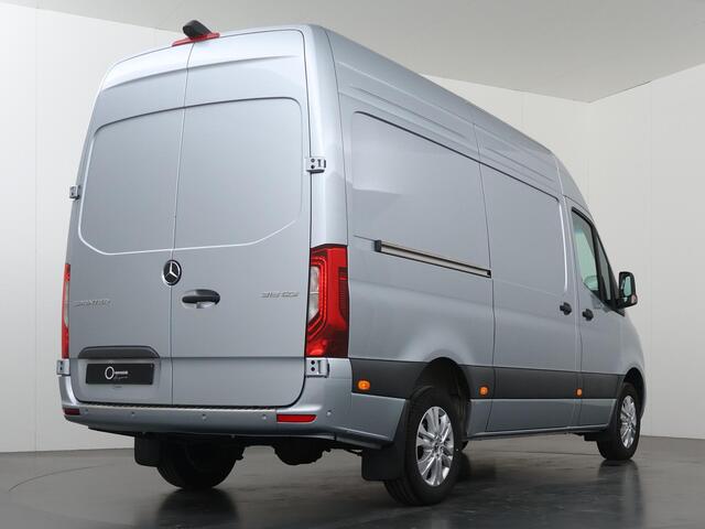 Mercedes-Benz SPRINTER 319 CDI | Aut. | L2 H2 | Select | LED Koplampen | 3-zits | Achteruitrijcamera | Navigatie | Apple Carplay/Android Auto | 3500 KG. AHW | Distronic Plus | LM Velgen | Certified