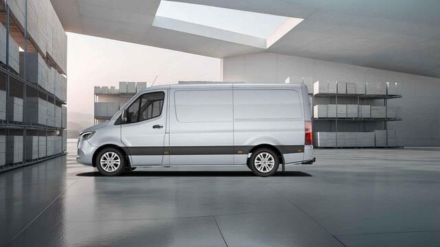 Mercedes-Benz SPRINTER 319 CDI L2 H1 | Select | Distronic | 3500 KG Trekhaak | 17" Lichtmetalen Wielen | Navigatie | Parkeercamera | LED Koplampen | Certified