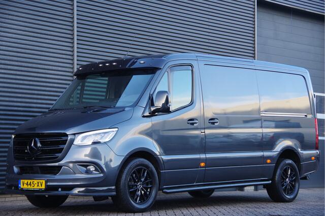 Mercedes-Benz SPRINTER 319 3.0 CDI V6 L2H1 AUT. LED, 2X SCHUIFDEUR, 3.5T TREKHAAK, MBUX 10'', 360 CAMERA, STOELVERWARMING, VOORRUIT VERWARMING, LEDER STUUR, NL AUTO, NAP