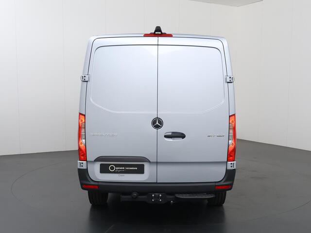Mercedes-Benz SPRINTER 317 CDI | Aut. | L2 H1 | Pro | 3500 KG. AHW | Parkeercamera | Apple Carplay/Android Auto | Alarm | Trekhaak | 3-zits | BPM-VRIJ | Certified