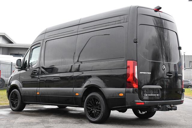 Mercedes-Benz SPRINTER 317 1.9 CDI L2 Pro Black Edition FACE LIFT! Camera, Cruise, Carplay, 3500kg Trekhaak, 10,5'' Mbux, LED, Dodehoek, Virtual, Uniek!