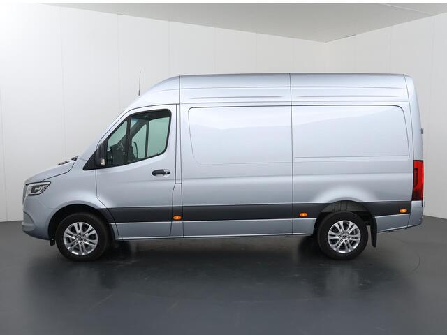 Mercedes-Benz SPRINTER 319 CDI | Aut. | L2 H2 | Select | Bumpers In Kleur | Navigatie | Distronic Plus | Klasse 3 Alarm | Airco | Parkeerpakket | Dodehoekassistent | Led Verlichting | Geveerde Comfortstoel en Bijrijdersbank | Certified |