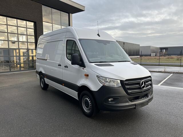 Mercedes-Benz SPRINTER 317 CDI L2 H2 Automaat / 360 Camera / MBUX / Navigatie / Cruise control / Airco / 270 Graden achterdeuren