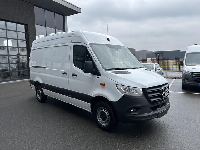 Mercedes-Benz SPRINTER 317 CDI L2 H2 Automaat / 360 Camera / MBUX / Navigatie / Cruise control / Airco / 270 Graden achterdeuren
