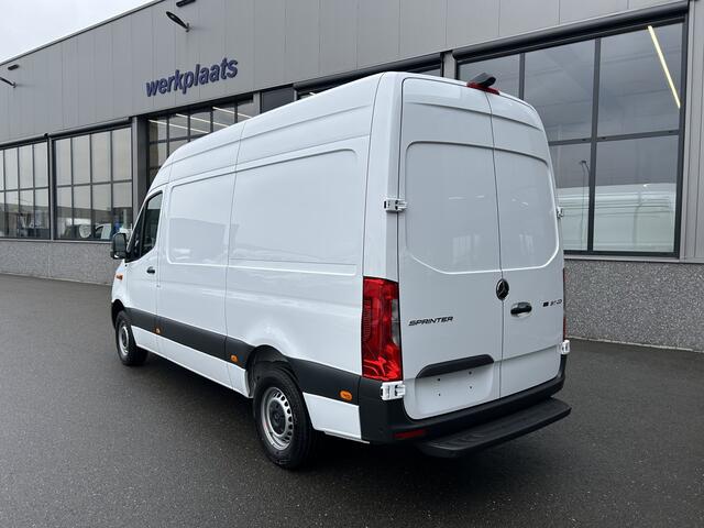 Mercedes-Benz SPRINTER 317 CDI L2 H2 Automaat / 360 Camera / MBUX / Navigatie / Cruise control / Airco / 270 Graden achterdeuren