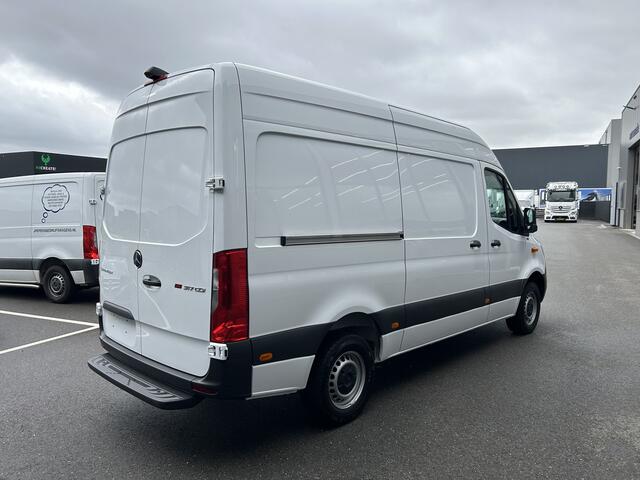Mercedes-Benz SPRINTER 317 CDI L2 H2 Automaat / 360 Camera / MBUX / Navigatie / Cruise control / Airco / 270 Graden achterdeuren