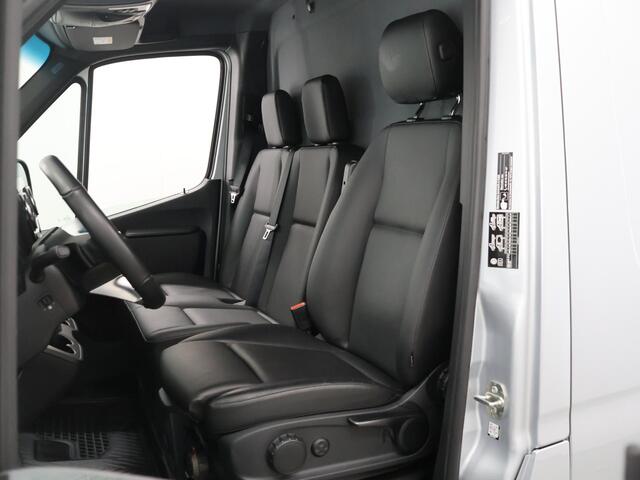 Mercedes-Benz SPRINTER 319 CDI | Aut. | L2 H1 | Select | Distronic | 3500 KG Trekhaak | 17" Lichtmetalen Wielen | Navigatie | Parkeercamera | LED Koplampen | Vloer+Zijwanden | Certified