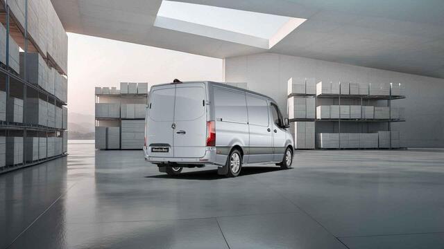 Mercedes-Benz SPRINTER 319 CDI L2 H1 | Select | Distronic | 3500 KG Trekhaak | 17" Lichtmetalen Wielen | Navigatie | Parkeercamera | LED Koplampen | Certified