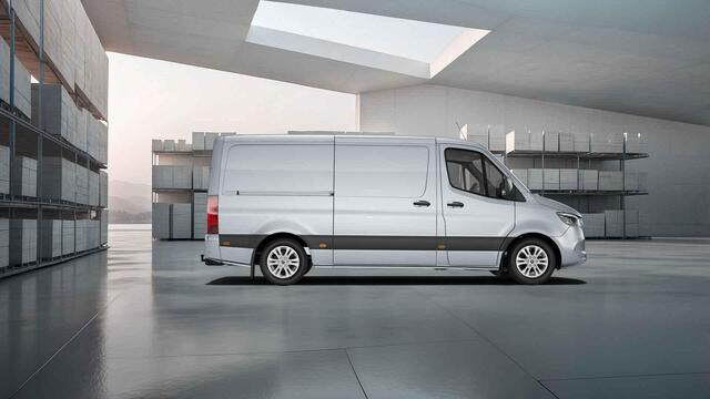 Mercedes-Benz SPRINTER 319 CDI L2 H1 | Select | Distronic | 3500 KG Trekhaak | 17" Lichtmetalen Wielen | Navigatie | Parkeercamera | LED Koplampen | Certified