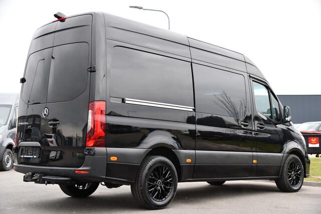 Mercedes-Benz SPRINTER 319 V6 3.0 CDI L2H2 AMG Black Edition 360 Camera, Cruise, Carplay, LED, 3500kg Trekhaak, Stoelverwarming, 190pk, Automaat,