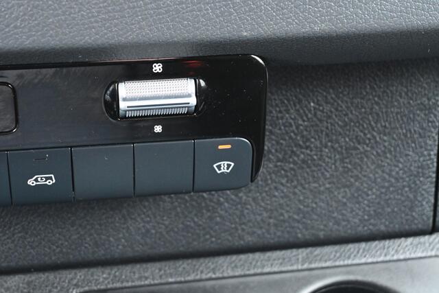 Mercedes-Benz SPRINTER 516 CDI L3 Bakwagen met Dhollandia laadklep Geveerde stoel, Zijdeur, 430x213x245 cm