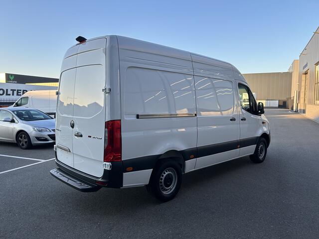 Mercedes-Benz SPRINTER 317 CDI L2 H2 Pro LED / MBUX / Navigatie / Camera / Parkeersensoren / Cruise control / 270 Graden achterdeuren