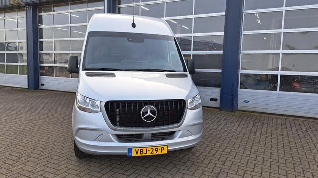 Mercedes-Benz SPRINTER 319CDI 3.0V6 190PK L2H2 / M-Bux / 3.500kg Trekhaak / Leer / Dis