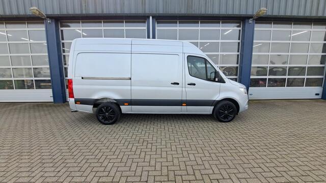 Mercedes-Benz SPRINTER 319CDI 3.0V6 190PK L2H2 / M-Bux / 3.500kg Trekhaak / Leer / Dis