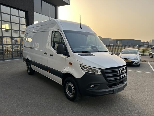 Mercedes-Benz SPRINTER 317 CDI L2 H2 Pro LED / MBUX / Navigatie / Camera / Parkeersensoren / Cruise control / Airco / 270 Graden achterdeuren