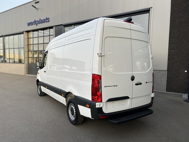 Mercedes-Benz SPRINTER 317 CDI L2 H2 Pro LED / MBUX / Navigatie / Camera / Parkeersensoren / Cruise control / Airco / 270 Graden achterdeuren