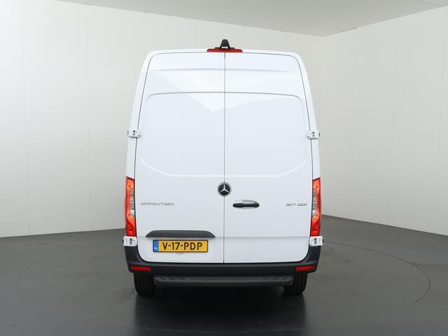 Mercedes-Benz SPRINTER 317 CDI | Aut. | L2 H2 | Pro | Navigatie | Spiegelpakket | Verwarmde Comfort Chauffeursstoel en Bijrijdersbank | Achterdeuren 270 Graden | Airco | Cruisecontrol | Dodehoekassistent | Parkeerpakket met Achteruitrijcamera | Certified |