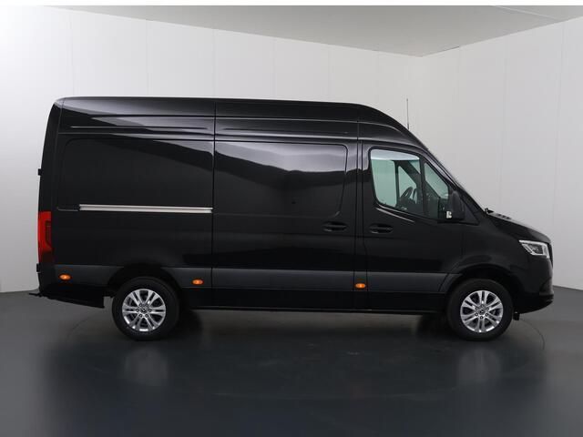 Mercedes-Benz SPRINTER 317 CDI | Aut. | L2 H2 | Pro | 3500 KG. Trekhaak | | 3 zits | Stoelverwarming | Achteruitrijcamera | Vloer en Wand betimmering | LM Velgen | Trekhaak | Climate Control | LED Koplampen | Certified