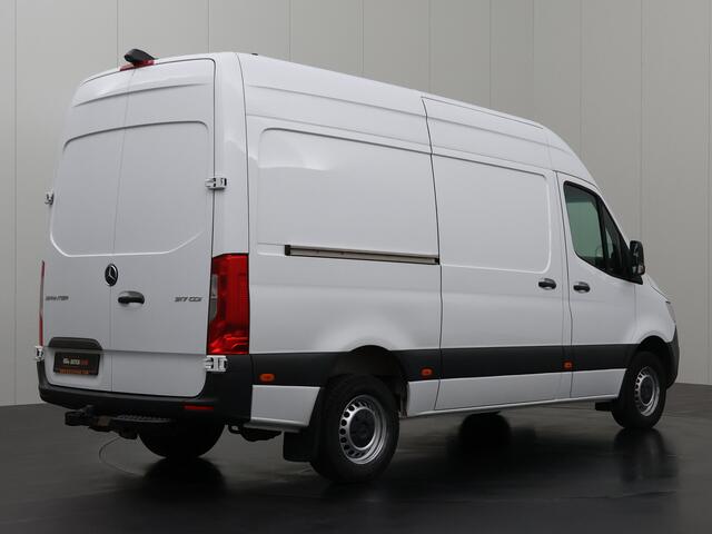 Mercedes-Benz SPRINTER 317CDi L2H2 | Navigatie | 2800Kg Trekhaak | Camera | Multimedia | Airco | Cruise | 3-Zits | Betimmering