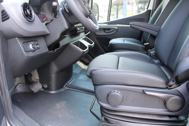 Mercedes-Benz SPRINTER 317 CDI L2H2 DC 3500 kg trekhaak, MBUX met camera, Geveerde stoel